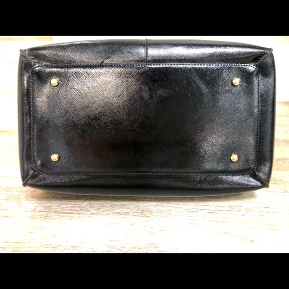 DKNY
SAFFIANO BLACK LEATHER SATCHEL - Picture 4 of 6